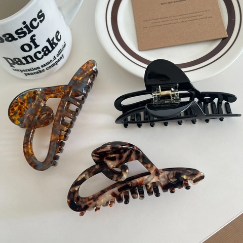 Vintage French Cellulose Acetate Hollow Heart Hair Claw Clip Large Shark Clip Tortoise Shell Amber Black Hair Accessories For Women