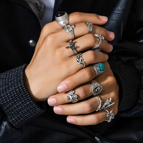 Vintage Gothic Punk Rings With Skeleton Dragon Spider Design Alloy Metal Artificial Turquoise Stone Rings For Men Women