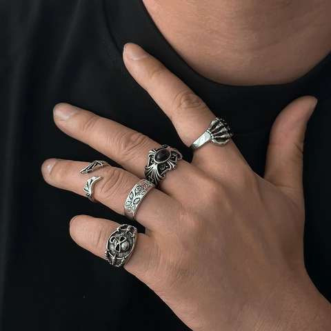 Gothic Punk Skull Ring Set For Men Antique Silver Alloy Ring With Black Gemstone Wing Hand Bone Finger Ring Jewelry