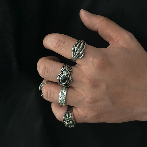 Gothic Punk Skull Ring Set For Men Antique Silver Alloy Ring With Black Gemstone Wing Hand Bone Finger Ring Jewelry