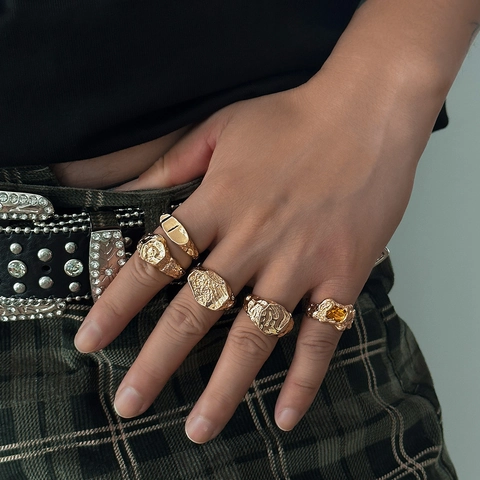 Herren Hip Hop Legierung Ring Set Retro Geschmolzene Textur Unregelmäßige Gefaltete Metallringe Gelber Edelstein Schmuck