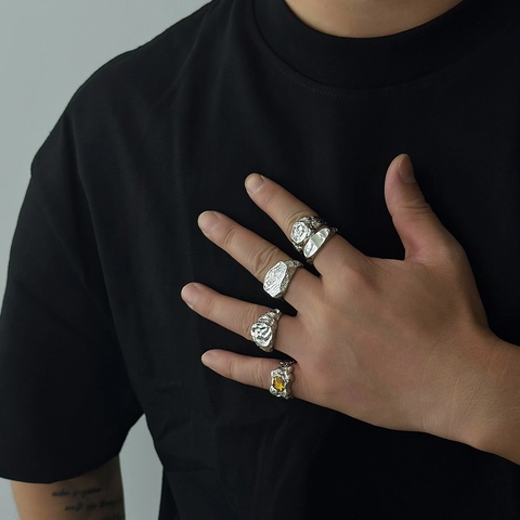 Herren Hip Hop Legierung Ring Set Retro Geschmolzene Textur Unregelmäßige Gefaltete Metallringe Gelber Edelstein Schmuck