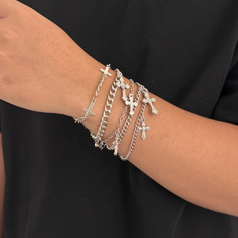 Bracciale Da Uomo Alla Moda Hip Hop In Lega Con Catene Multistrato E Pendenti A Croce Gioielli Stile Punk Color Argento
