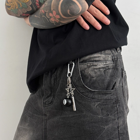 Portachiavi Palla da Biliardo N 8 Hip Hop Con Ciondolo a Stella Fischietto Lega Punk Street Style Ornamento da Borsa