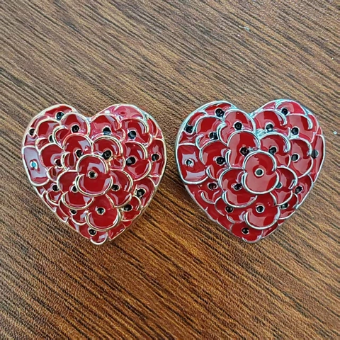 Broche Coquelicot en Forme de Cœur Alliage Émail Rouge Pin du Jour du Souvenir Broche Florale pour Femmes Hommes Bijoux Cadeau