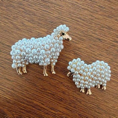 Spilla in Lega con Künstliche Perle Imitate a Forma di Pecora Spilla da Risvolto con Animali Carini Strass per Donna Eleganti Gioielli Decorativi