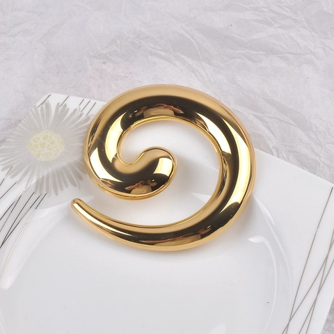 Retro Geometrische Zinklegierung Brosche Für Damen Minimalistische Spirale Herz Schnecke Metallnadel Mode Anzug Mantel Schmuck