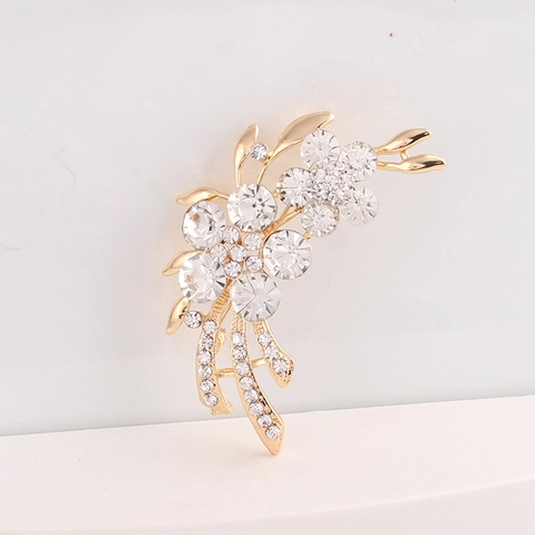 Elegant Alloy Crystal Flower Brooch For Women Gold Plated Rhinestone Floral Pin For Wedding Bridal Suit Coat Jewelry