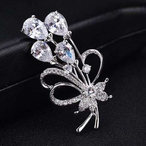 Elegante Koper Zirconia Bloem Broche Voor Vrouwen Luxe Strass Ingelegde Bloemen Speld Voor Pak Trui Mode Sieraden Cadeau