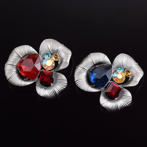 Vintage Alloy Rhinestone Flower Brooch For Women High Grade Crystal Corsage Pin For Suit Accessories Elegant Jewelry