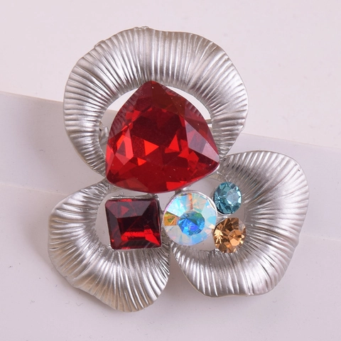 Vintage Alloy Rhinestone Flower Brooch For Women High Grade Crystal Corsage Pin For Suit Accessories Elegant Jewelry