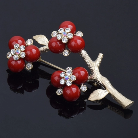 Vintage Chinese Style Red Plum Blossom Brooch For Women Gold Alloy Rhinestone Artificial Pearl Floral Pin Jewelry Accessory