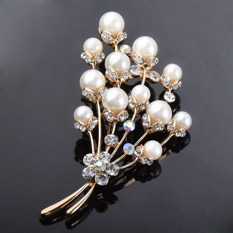 Elegante Spilla a Bouquet di Fiori in Lega d'Oro con Perla Artificiale e Strass Intarsiati Spilla da Corsage Floreale per Donna Gioielli da Matrimonio e Banchetto
