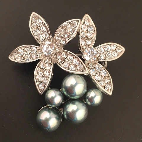 Elegante Spilla a Forma di Uva in Lega con Intarsio di Strass e Perla Artificiale per Donna Gioielli Moda Pendolare