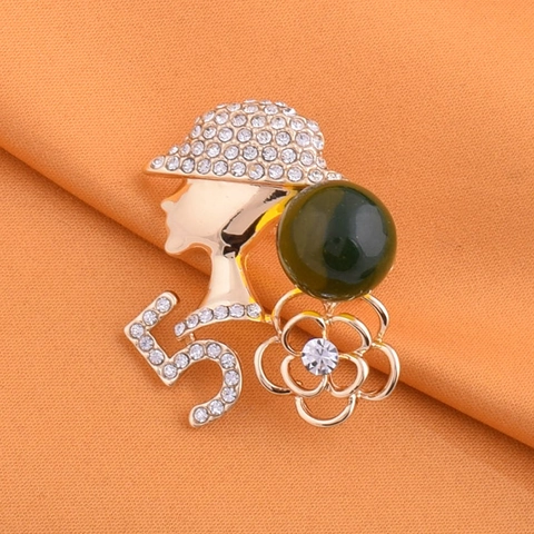 Vintage Legierung Damen Kopf Brosche Mit Nummer 5 Kamelie Strass Grüner Künstliche Perle Pin Für Damen Hochzeit Party Schmuck