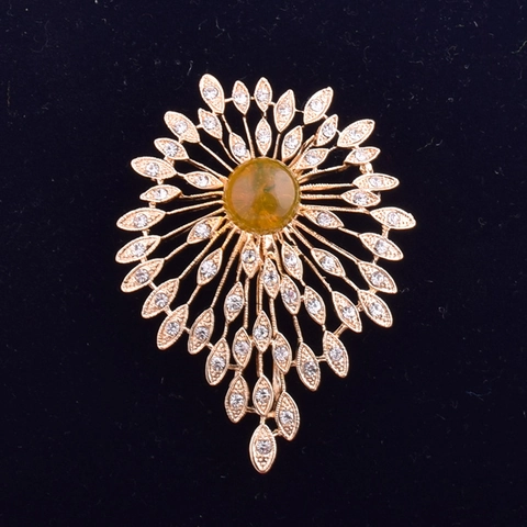 Luxury Alloy Sunburst Brooch With Amber Resin Stone Gold Floral Rhinestone Pin For Wedding Party Women Elegant Jewelry