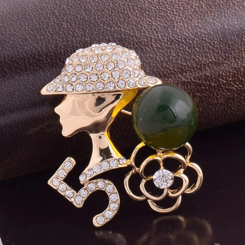 Vintage Legierung Damen Kopf Brosche Mit Nummer 5 Kamelie Strass Grüner Künstliche Perle Pin Für Damen Hochzeit Party Schmuck