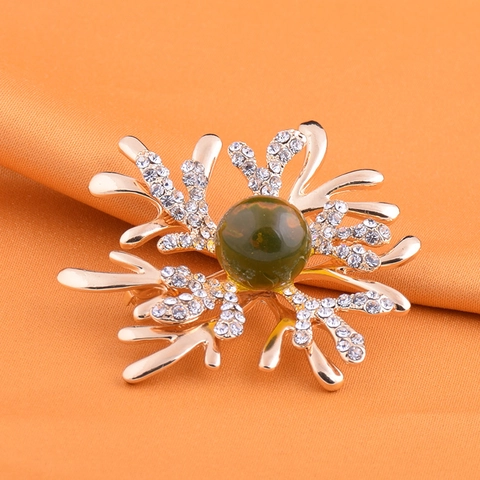 Broche de Rama de Coral de Aleación Vintage para Mujer Chapado en Oro Con Perla de Resina Verde y Detalles de Strass Blanco