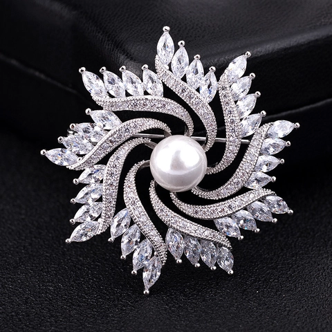 Broche de Lujo de Cobre Flor Molino de Viento para Mujer Con Circonia y Perla Artificial Elegante Pin de Solapa para Traje Joyería