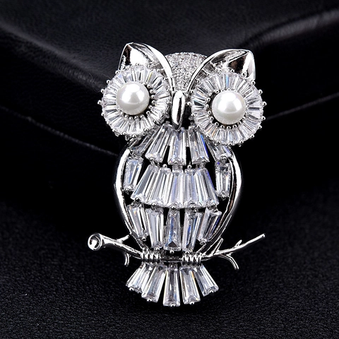Lussuosa Spilla a Gufo in Rame per Donna Con Zirconia Scintillante e Perla Artificiale Elegante Spilla da Bavero Animale per Abito