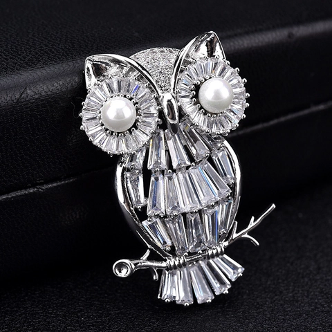 Lussuosa Spilla a Gufo in Rame per Donna Con Zirconia Scintillante e Perla Artificiale Elegante Spilla da Bavero Animale per Abito