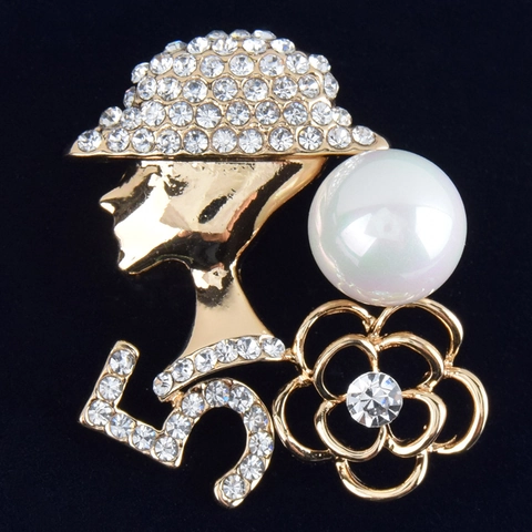 French Vintage Alloy Brooch Artificial Pearl Rhinestone Camellia Number 5 Female Profile Brooch Elegant Party Women Jewelry Gift
