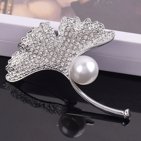 Vintage Alloy Ginkgo Leaf Brooch With Artificial Pearl And Rhinestone Elegant Silver Color Women Fashion Jewelry Pin