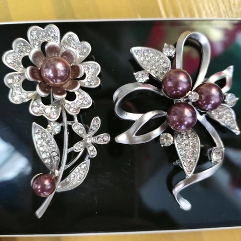 Vintage Blumen Brosche Für Damen Legierung Strass Besetzt Kunstperle Korsage Elegante Florale Kleidung Nadel Für Anzug Kleid Hochzeit Schmuck