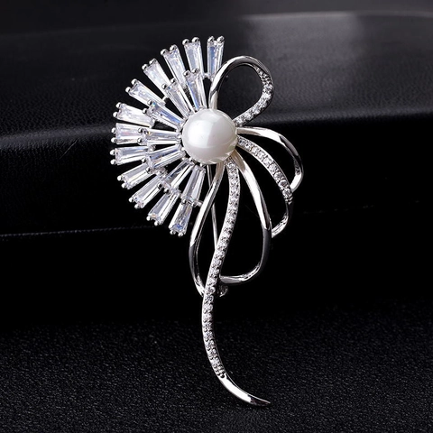 Broche de Cobre Elegante con Zirconia Pluma Flor con Perla Artificial Diamantes de Imitación para Mujer Joyería de Boda Abrigo de Moda