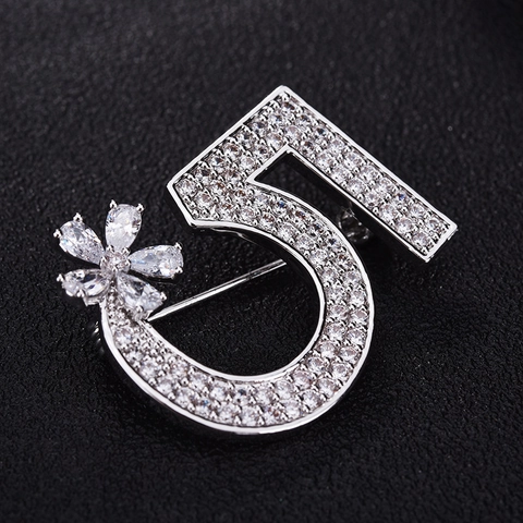 Spilla a Forma di Numero 5 con Fiore in Rame di Alta Qualità con Zirconia Micro-Intarsiata per Donna Elegante Accessorio OL