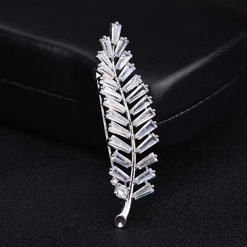 Elegante Spilla a Foglia in Rame Placcato Platino per Donna Perno in Zirconia di Alta Qualità Gioielli per Cappotto Abito Banchetto
