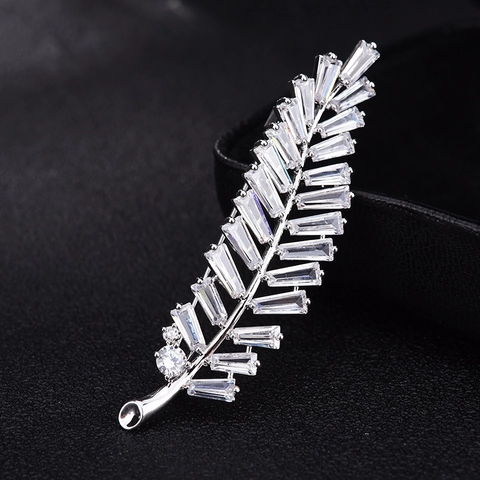 Elegante Spilla a Foglia in Rame Placcato Platino per Donna Perno in Zirconia di Alta Qualità Gioielli per Cappotto Abito Banchetto