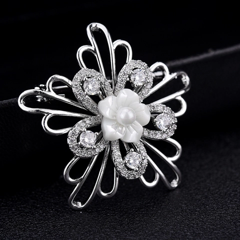 Elegante Spilla a Fiore Per Donna Micro Intarsiato Zirconia Madreperla Conchiglia Fibbia Per Scialle Gioielli Regalo