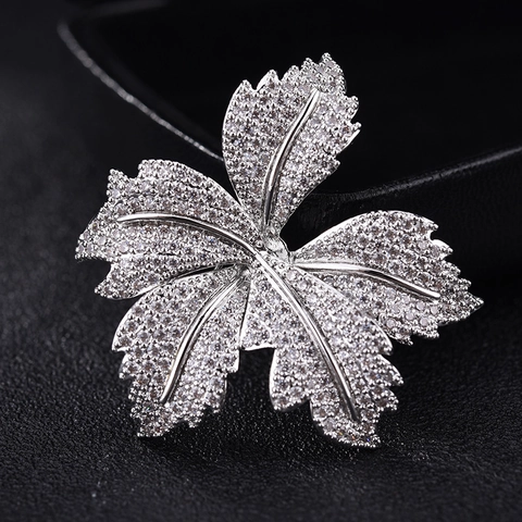 Eleganter Ahornblatt Brosche Pin Für Damen Mode Kupfer Eingelegte Zirkonia Strass Blatt Reversnadel Für Anzug Pullover Schmuck