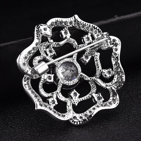 Elegante Spilla in Rame con Zirconia Intarsiata a Forma di Rosa Placcata Platino Spilla Floreale Vintage da Donna Gioielli