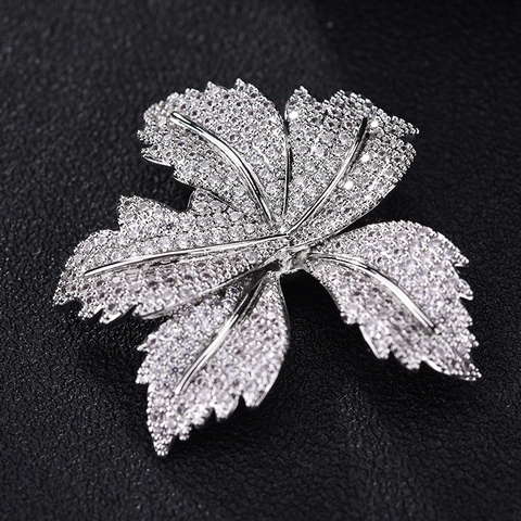 Eleganter Ahornblatt Brosche Pin Für Damen Mode Kupfer Eingelegte Zirkonia Strass Blatt Reversnadel Für Anzug Pullover Schmuck