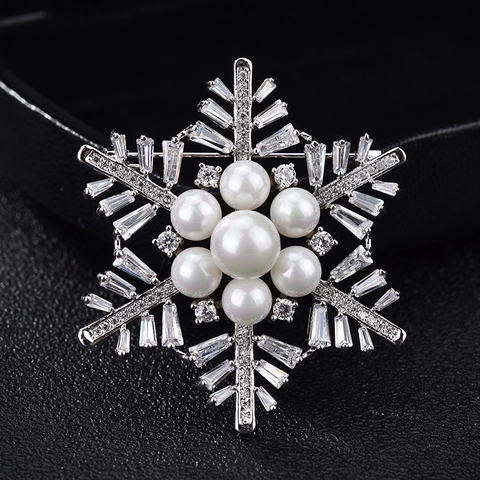 Elegante Spilla a Fiocco di Neve in Rame per Donna con Zirconia di Alta Qualità e Perla Artificiale Gioielli di Moda Regalo di Natale Accessorio