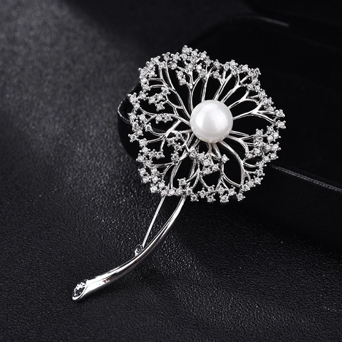 Elegante Spilla a Forma di Dente di Leone in Rame Con Grande Perla Artificiale e Zirconia Micro Incastonata per Cappotto Donna