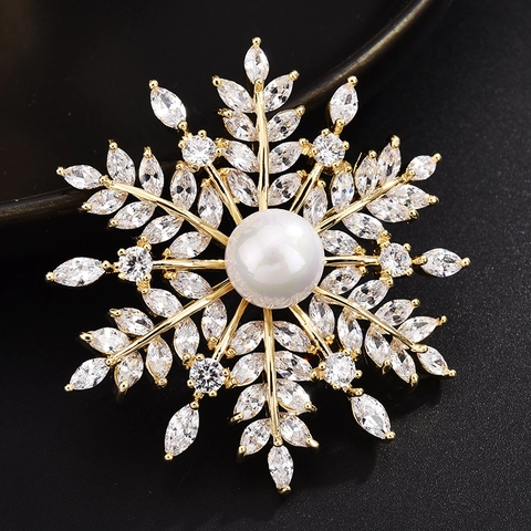 Elegante Broche de Copo de Nieve de Cobre para Mujer Con Perla Artificial y Diamantes de Imitación Incrustados Joyería de Hebilla de Bufanda