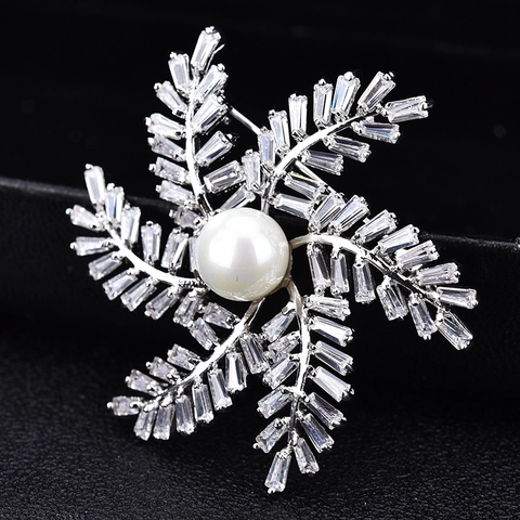 Luxury Copper Zirconia Leaf Windmill Brooch With Artificial Pearl Elegant Snowflake Pin For Women Fashion Jewelry Gift