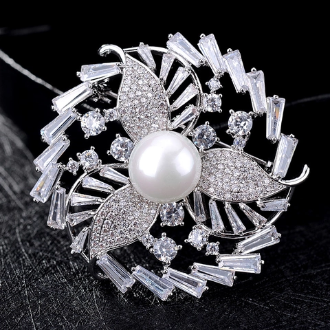 Luxury Copper Zirconia Round Leaf Brooch For Women High-End Artificial Pearl Flower Corset Pin Suit Coat Fashion Jewelry