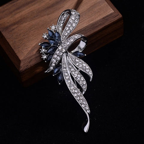 Vintage Alloy Crystal Flower Ribbon Brooch For Women Elegant Rhinestone Inlaid Corsage Suit Accessory For Wedding Banquet Party