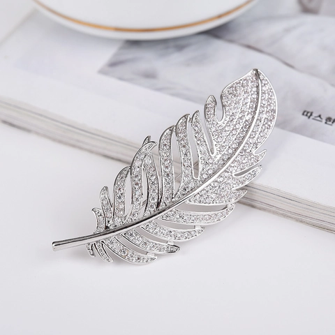 Luxus Zirkonia Feder Brosche Kupfer Eingelegte Strass Pin Mode Elegant Unisex Anzug Zubehör Gold Silber Ton Schmuck