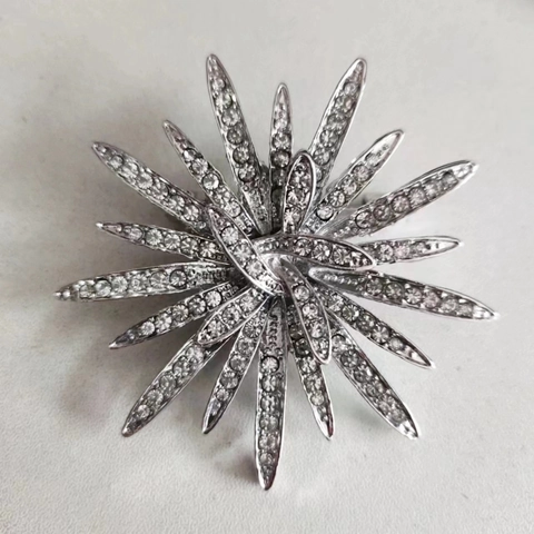 Luxury Alloy Sunflower Brooch With Rhinestone Embellishment Elegant Fashion Jewelry Pins For Women Coat Accessories