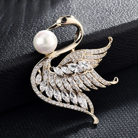 Elegante Spilla a Cigno per Donna Zirconia di Alta Qualità Perla Artificiale Intarsiata Rame Placcato Oro Argento Gioielli Moda Spilla