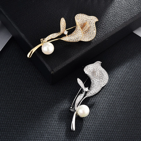 Copper Lily Brooch For Women Zirconia Artificial Pearl Inlaid Suit Coat Lapel Pin Elegant Fashion Jewelry Accessories