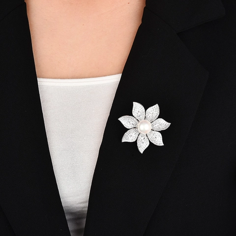 Elegante Spilla a Fiore in Rame Con Perla Artificiale Zirconia Placcato Argento Spilla da Bavero Per Donna Gioielli Per Abito