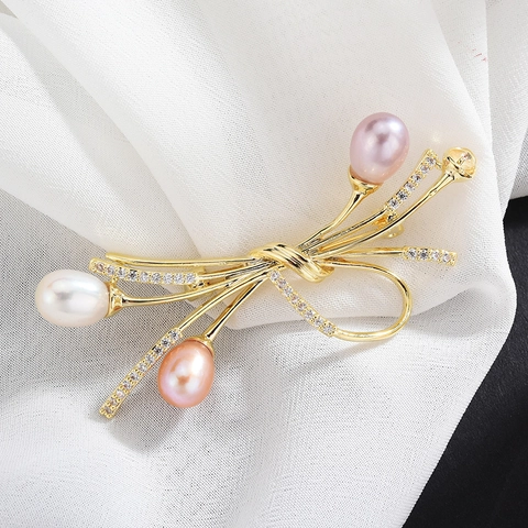 Eleganter Kupfer Zirkonia Schleife Brosche Mit Bunten Süßwasserperlen Modeschmuck Accessoire Für Damen Hochzeit Bankett