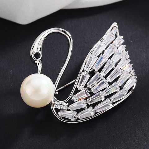 Elegante Spilla a Cigno per Donna in Rame e Zirconia con Perla Artificiale Accessori Gioielli per Abiti e Cappotti