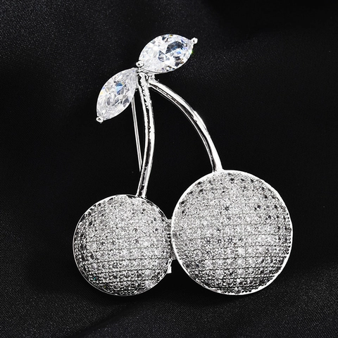 Elegante Spilla a Forma di Ciliegia in Rame e Zirconia Corsage di Moda Accessorio per Gioielli di Fascia Alta per Cappotti Completi
